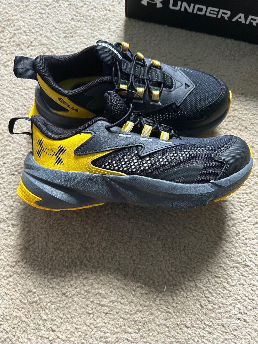 NWOT Under Armour Boys Black and Yellow Sneakers